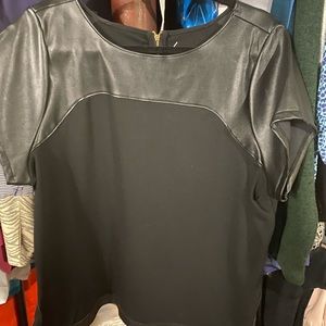 Stylish shortsleeved top
